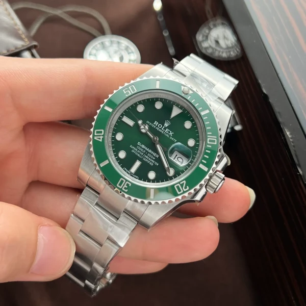 Superclone Rolex Submariner Green Dial 116610LV “Hulk”