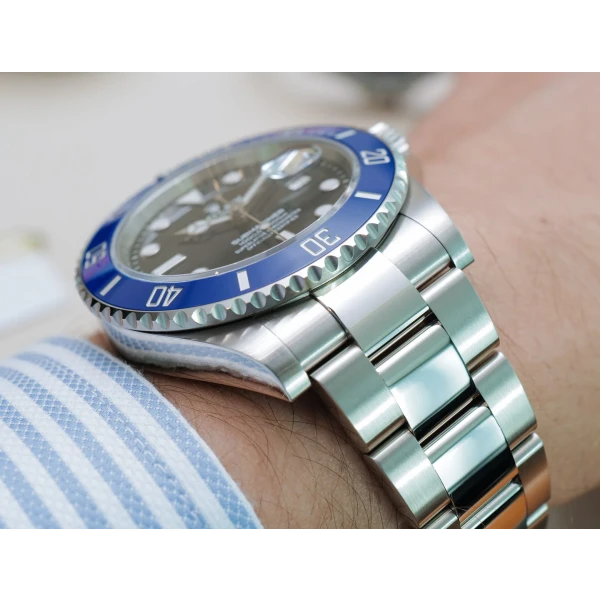 Superclone Rolex Submariner “Cookie Monster” Black Dial 126619LB