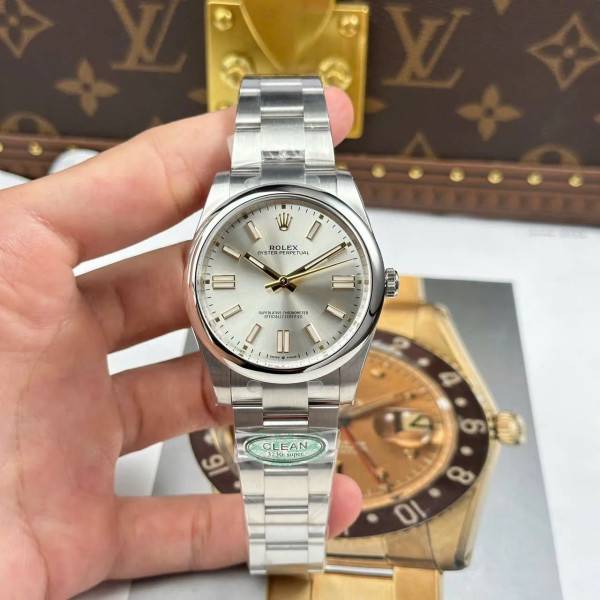 Replica Rolex Oyster Perpetual Lady Silver Dial 126000 36 mm